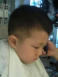 金华网红理发帅哥,匠心独运，发型界的璀璨明星